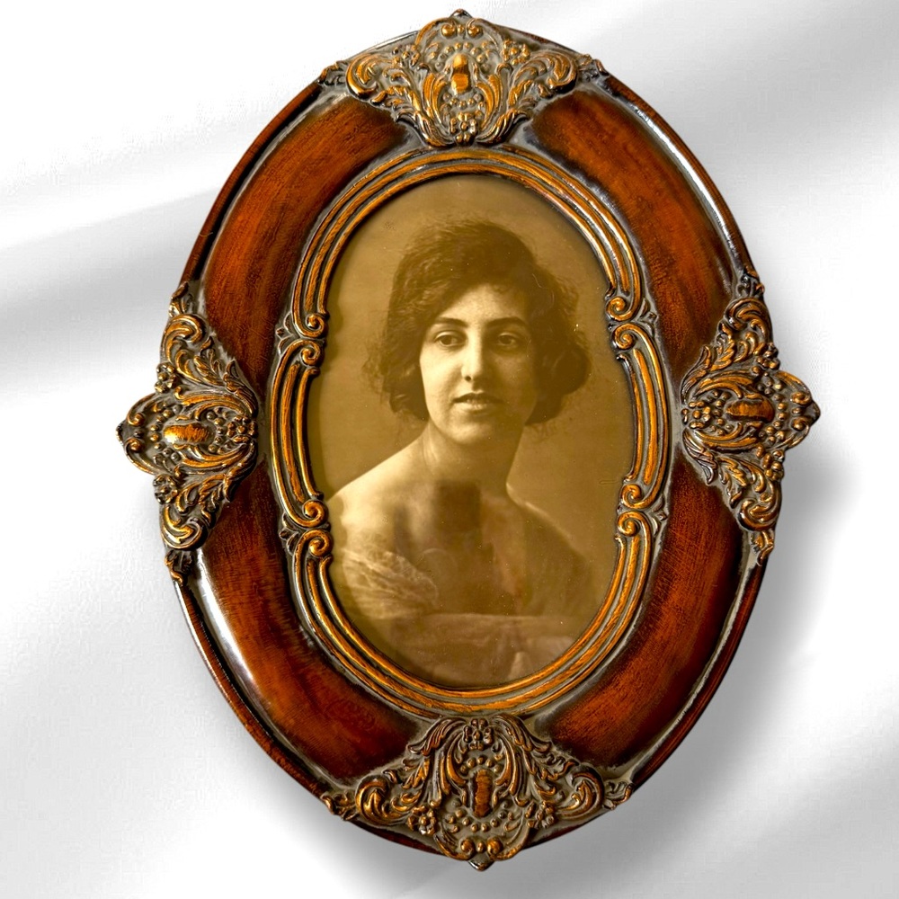 VTG Victorian Frame With Original Portrait Chestnut Faux  Wood Portrait …